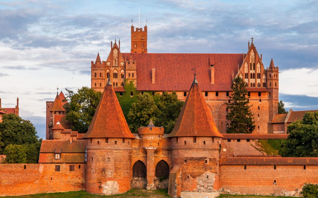 POLSKIE MUZEA ONLINE. JAK ZWIEDZIĆ CIEKAWE MUZEA NIE WYCHODZĄC Z DOMU?