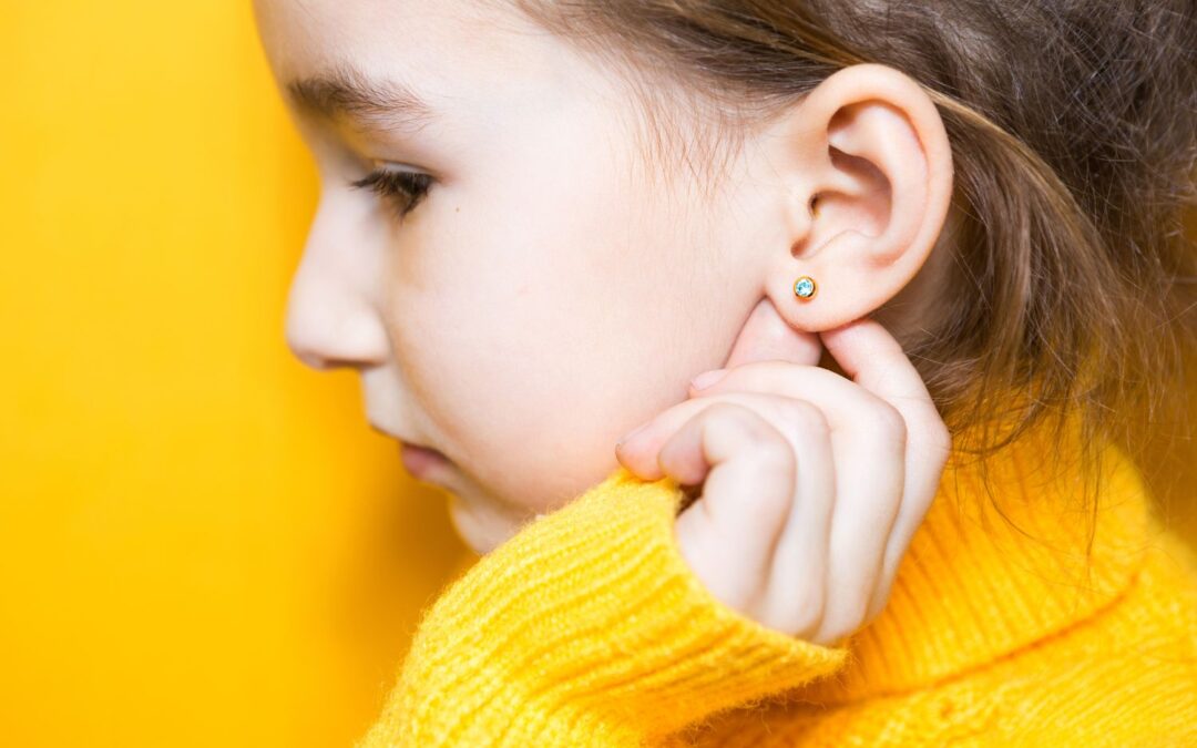PRZEKŁUWANIE USZU U DZIECI