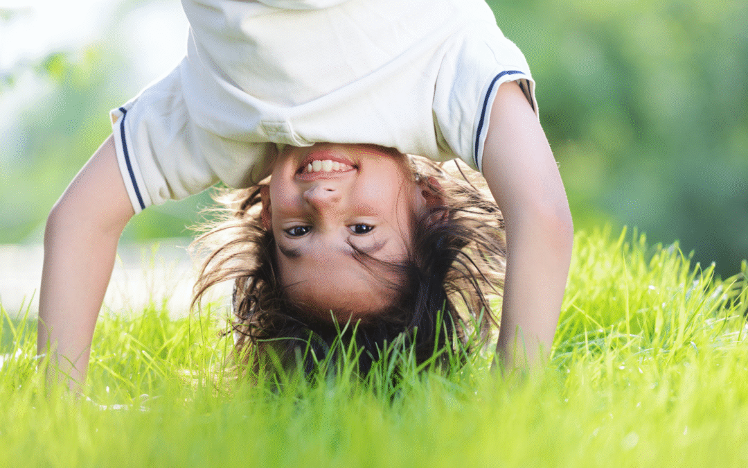 OBÓZ LETNI CZY WAKACJE Z RODZINĄ? CO BĘDZIE LEPSZE DLA DZIECKA?