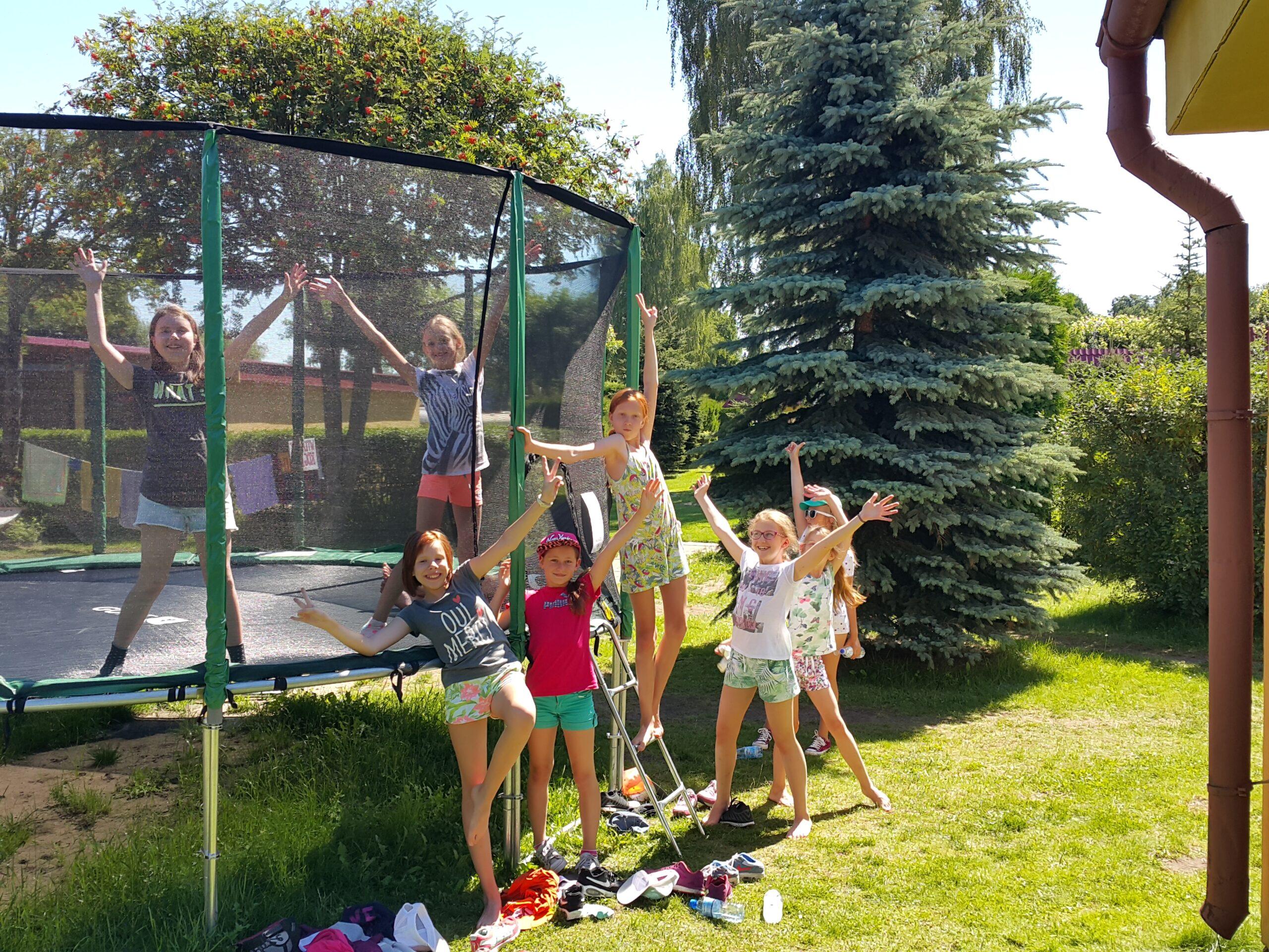 trampolina dzieci młodsze